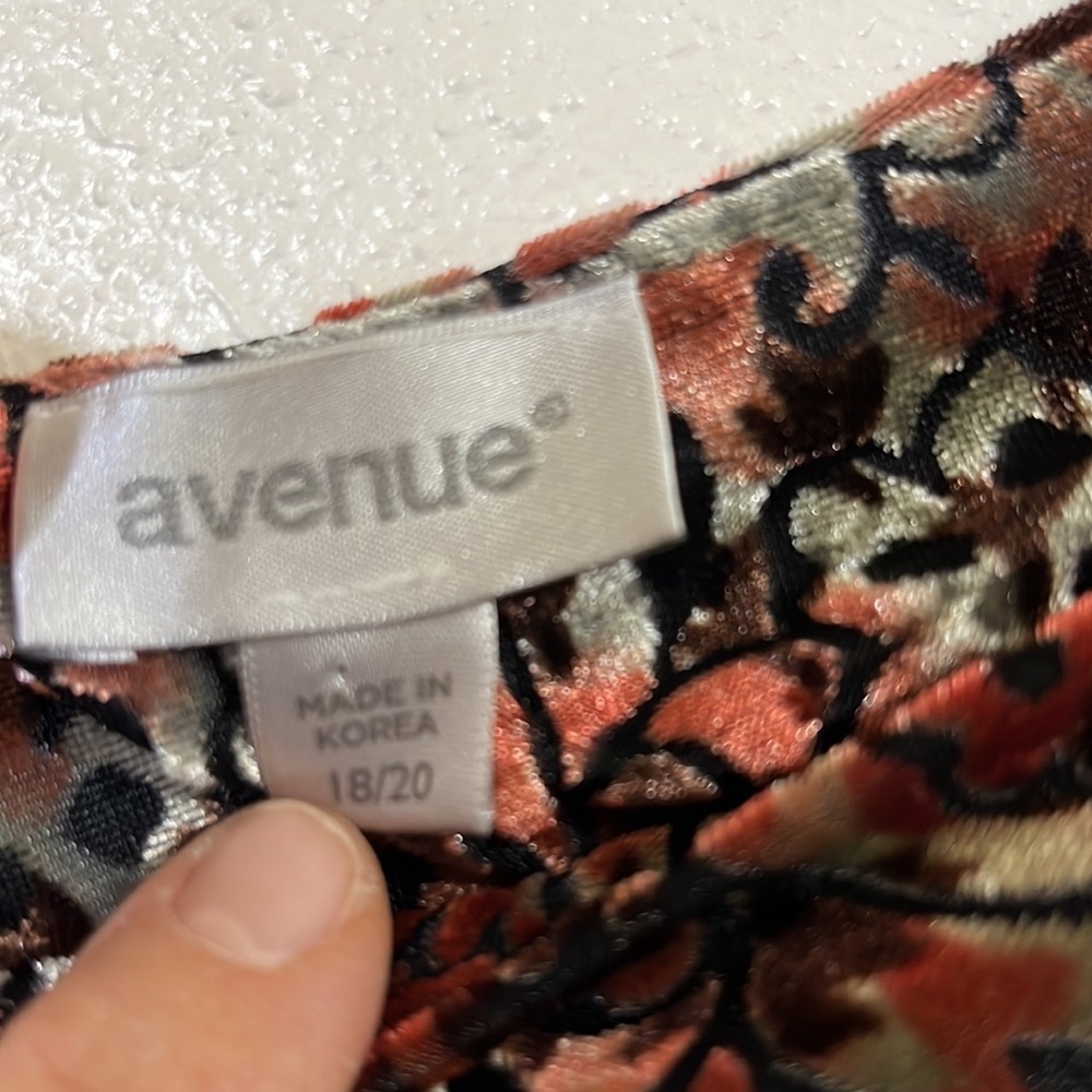 Avenue burgundy/ black/ sage green velvet looking top. Bell sleeves. Size 18/20 - Picture 6 of 10